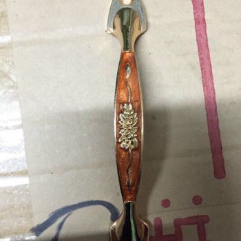 tay hoa dây màu đỏ