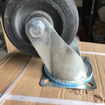 Bánh xe cao su đen đẹp